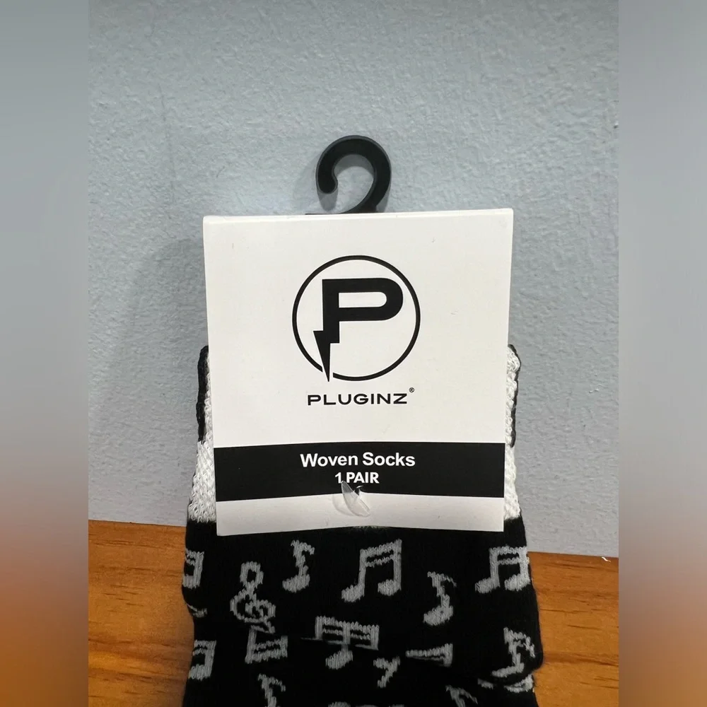 PLUGINZ Music Note Printed Black & White Novelty Socks Concert Musician Music